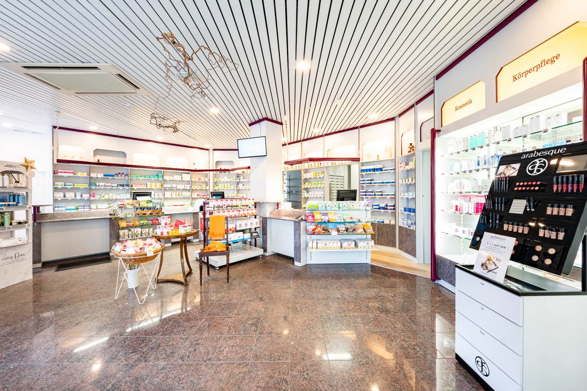 Verkaufsraum der Schloß Apotheke